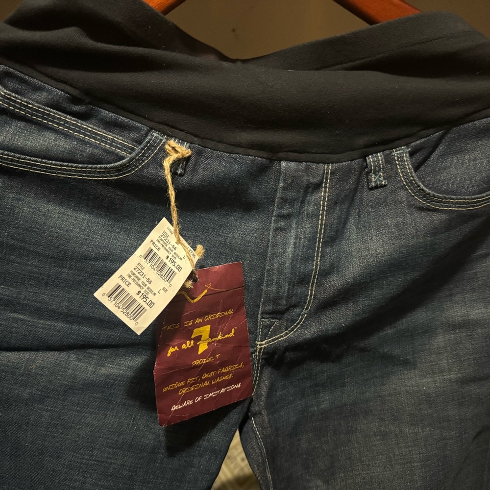 Maternity - 7 For All Mankind - A Pea in the Pod - The Over the Bump. - Picture 5 of 9